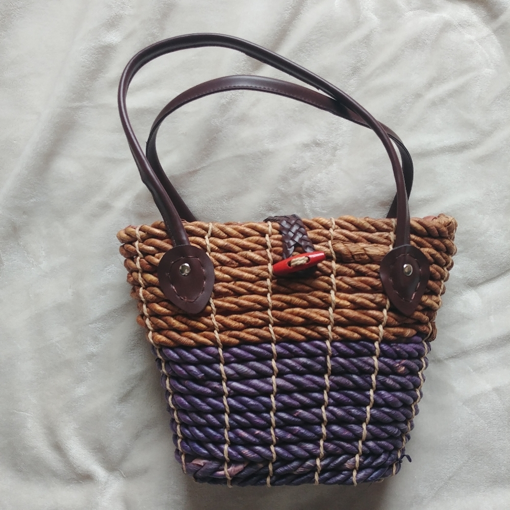 Vintage woven grass hand bag